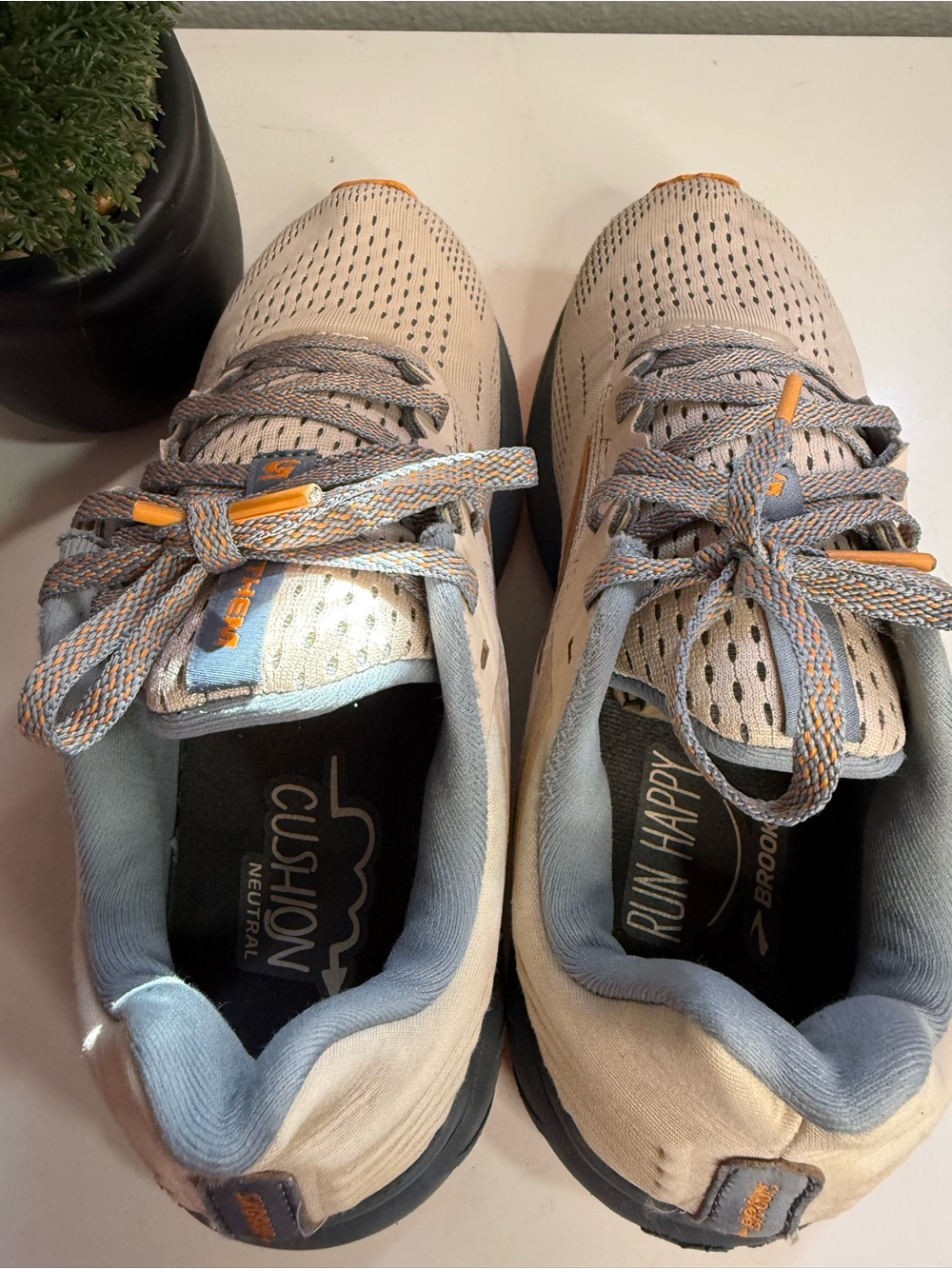 Brooks Anthem 5 Women size 6.5 Athletic in Cream with Orange and Gray Accents - Picture 5 of 8